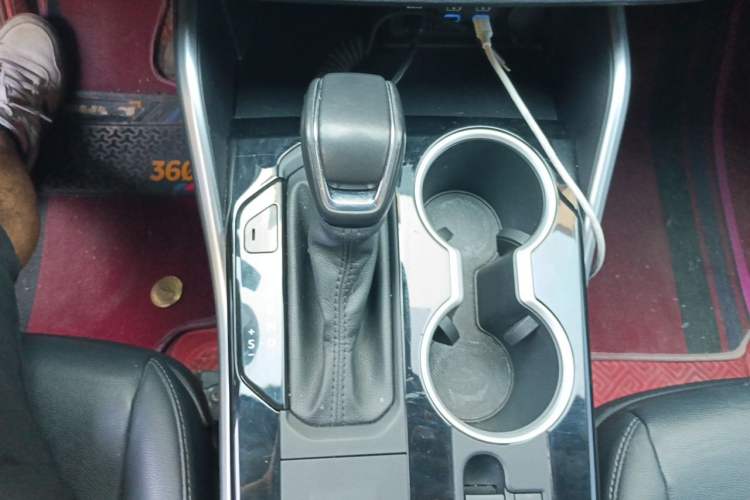Used Toyota Highlander 2022 Dual-Engine 2.5L Four-Wheel Drive Prestige Version 7 Seats Gear Lever