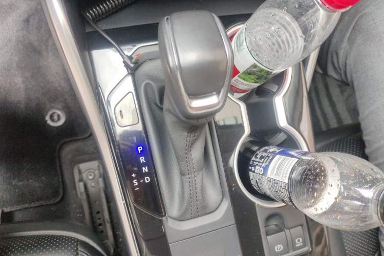 Used Toyota Highlander 2022 Dual-Engine 2.5L 4x4 Elite Edition 7-Seater Gear Lever