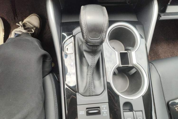 Used Toyota Highlander 2022 380T Four-Wheel Drive Prestige Edition 7-Seater Gear Lever