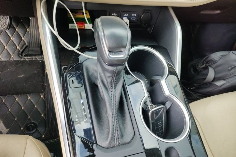 Used Toyota Highlander 2022 Dual-Engine 2.5L Four-Wheel Drive Prestige Version 7 Seats Gear Lever