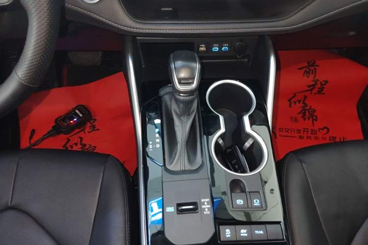 Used Toyota Highlander 2022 Dual-Engine 2.5L Four-Wheel Drive Prestige Version 7 Seats Gear Lever