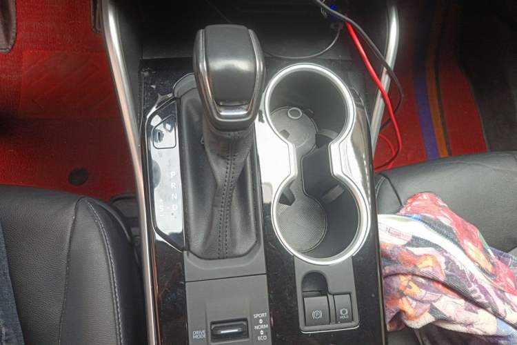 Used Toyota Highlander 2022 Dual-Engine 2.5L Four-Wheel Drive Prestige Version 7 Seats Gear Lever