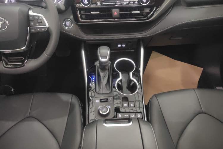 Used Toyota Highlander 2022 380T 4x4 Luxury Edition 7 Seats Gear Lever