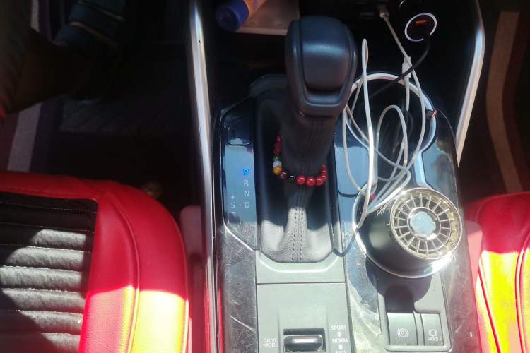 Used Toyota Highlander 2022 Dual-Engine 2.5L 4x4 Elite Edition 7-Seater Gear Lever