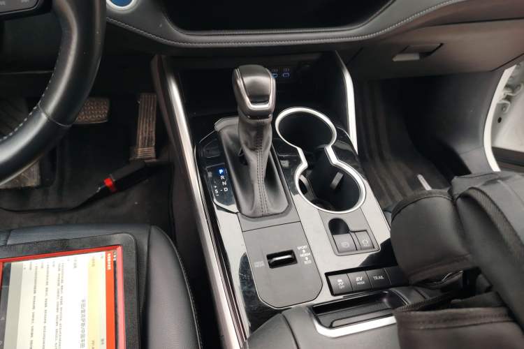 Used Toyota Highlander 2022 Dual-Engine 2.5L Four-Wheel Drive Prestige Version 7 Seats Gear Lever