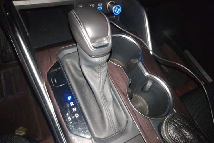 Used Toyota Highlander 2022 Dual-Engine 2.5L Four-Wheel Drive Supreme Edition 7-Seater Gear Lever
