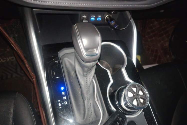 Used Toyota Highlander 2022 Dual-Engine 2.5L Four-Wheel Drive Prestige Version 7 Seats Gear Lever