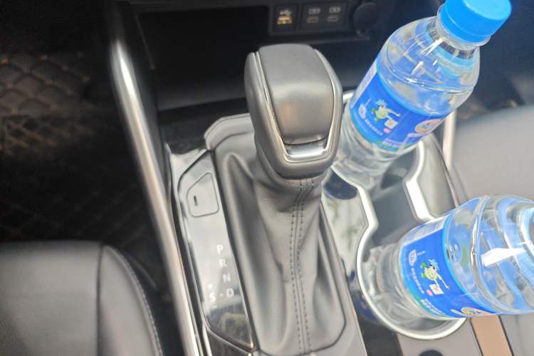 Used Toyota Highlander 2022 Dual-Engine 2.5L Four-Wheel Drive Prestige Version 7 Seats Gear Lever