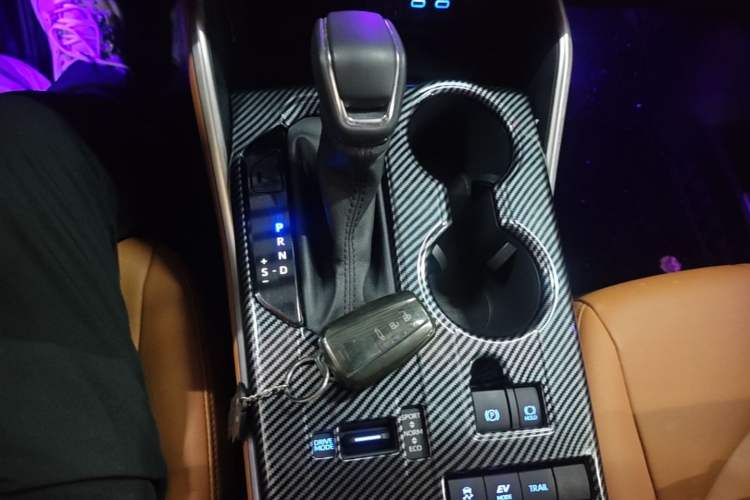 Used Toyota Highlander 2022 Dual-Engine 2.5L Four-Wheel Drive Prestige Version 7 Seats Gear Lever