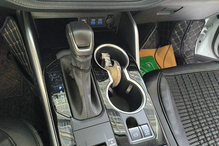 Used Toyota Highlander 2022 Dual-Engine 2.5L Four-Wheel Drive Prestige Version 7 Seats Gear Lever