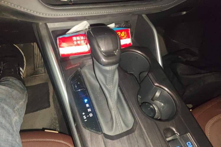 Used Toyota Highlander 2022 Dual-Engine 2.5L Four-Wheel Drive Prestige Version 7 Seats Gear Lever