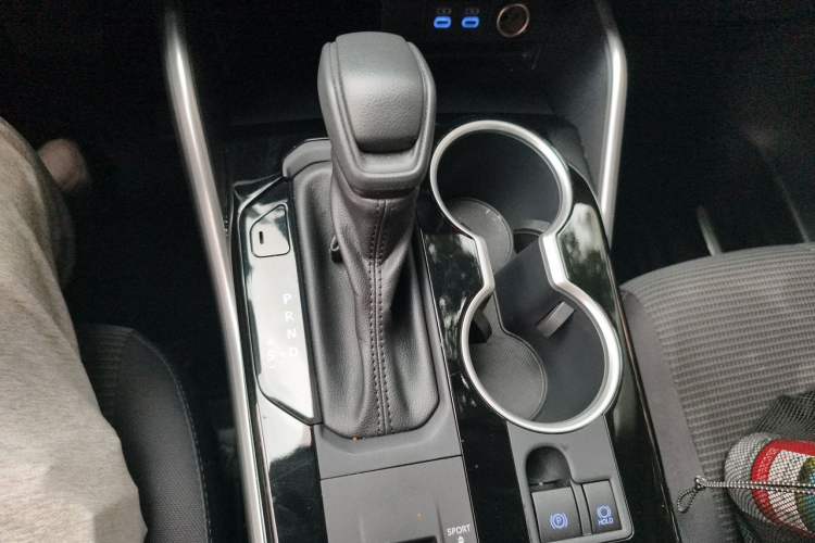 Used Toyota Highlander 2022 Dual-Engine 2.5L Two-Wheel Drive Elite Edition 7-Seater Gear Lever