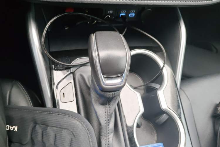 Used Toyota Highlander 2022 Dual-Engine 2.5L Four-Wheel Drive Prestige Version 7 Seats Gear Lever