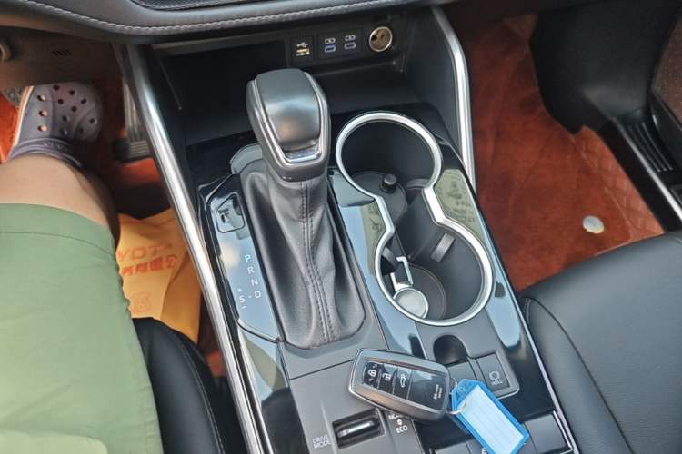 Used Toyota Highlander 2022 Dual-Engine 2.5L Four-Wheel Drive Prestige Version 7 Seats Gear Lever