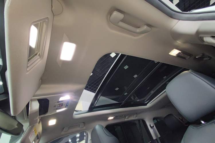 Used Toyota Highlander 2022 Dual-Engine 2.5L Four-Wheel Drive Prestige Version 7 Seats Headliner