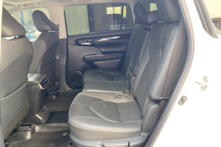 Used Toyota Highlander 2022 Dual-Engine 2.5L Four-Wheel Drive Prestige Version 7 Seats Interior 2