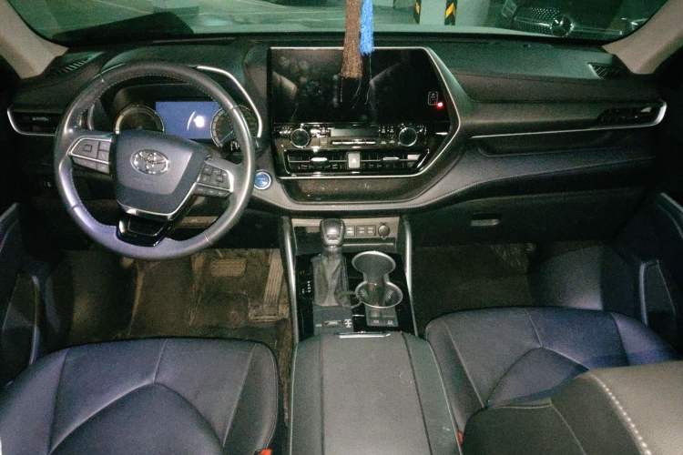 Used Toyota Highlander 2022 Dual-Engine 2.5L Four-Wheel Drive Prestige Version 7 Seats Interior 2