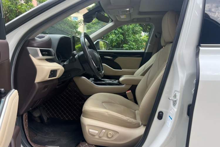 Used Toyota Highlander 2022 Dual-Engine 2.5L Four-Wheel Drive Prestige Version 7 Seats Interior 2