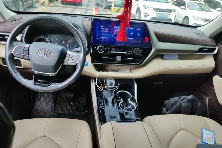 Used Toyota Highlander 2022 Dual-Engine 2.5L Four-Wheel Drive Prestige Version 7 Seats Interior 2