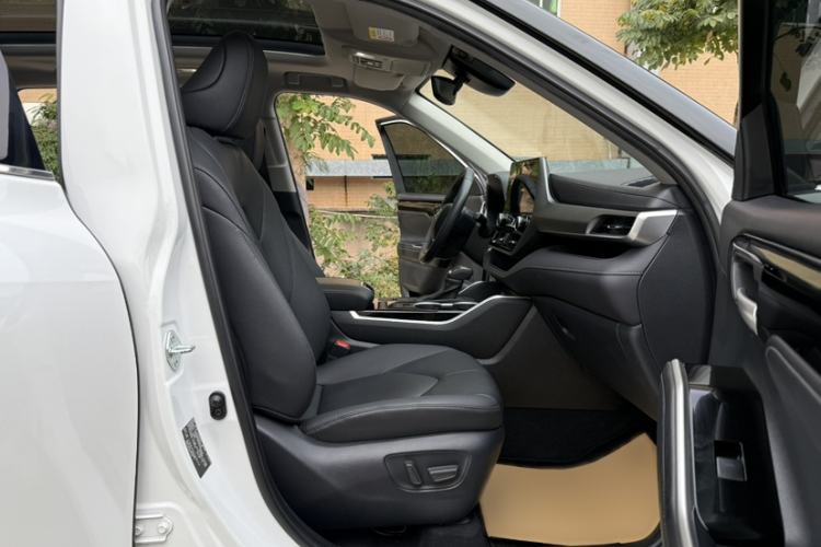 Used Toyota Highlander 2022 Dual-Engine 2.5L Four-Wheel Drive Prestige Version 7 Seats Interior 2