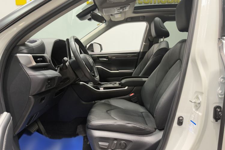 Used Toyota Highlander 2022 Dual-Engine 2.5L Four-Wheel Drive Prestige Version 7 Seats Interior 2