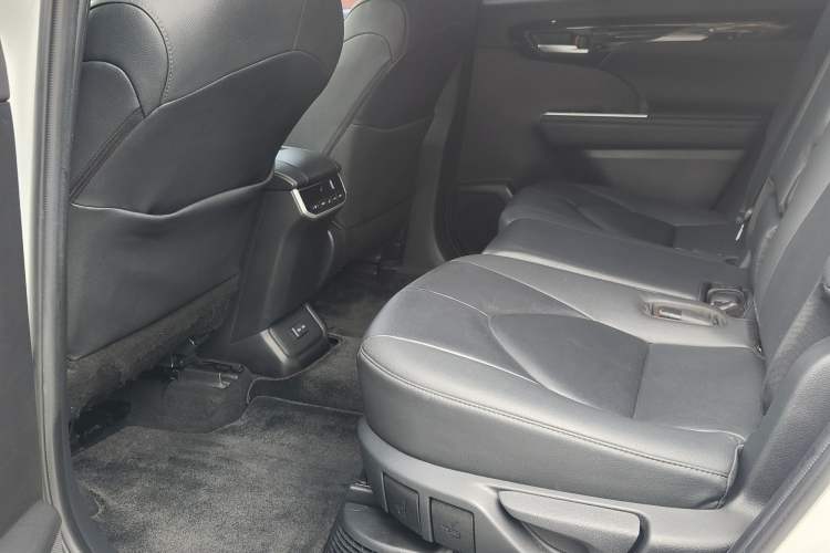 Used Toyota Highlander 2022 Dual-Engine 2.5L Four-Wheel Drive Prestige Version 7 Seats Interior 2