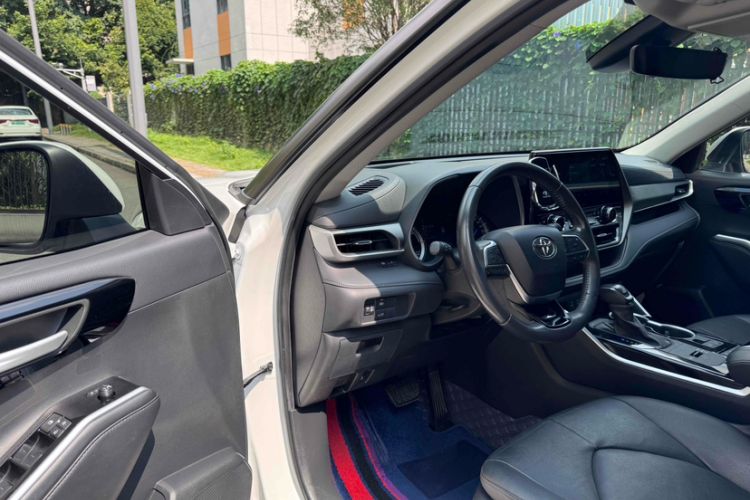 Used Toyota Highlander 2022 Dual-Engine 2.5L Four-Wheel Drive Prestige Version 7 Seats Interior 2