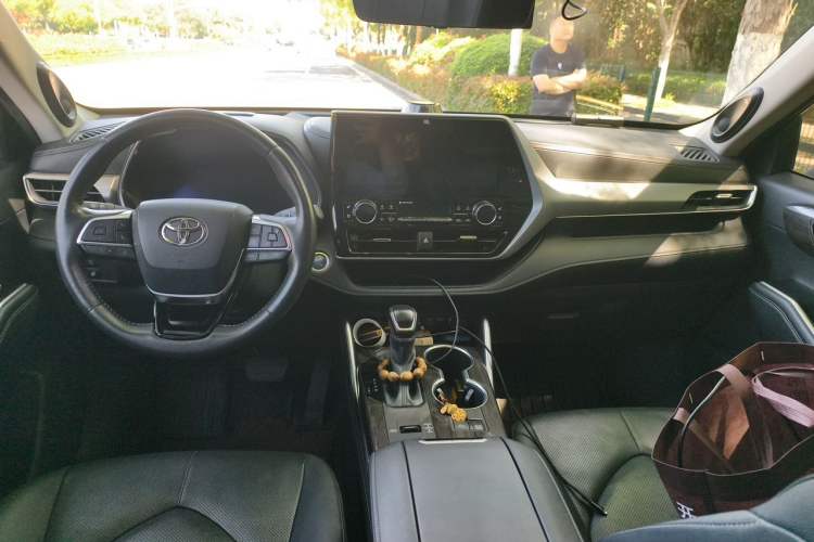 Used Toyota Highlander 2022 Dual-Engine 2.5L Four-Wheel Drive Supreme Edition 7-Seater Interior 2