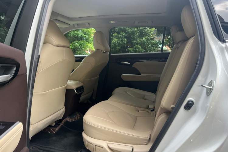 Used Toyota Highlander 2022 Dual-Engine 2.5L Four-Wheel Drive Prestige Version 7 Seats Interior 3