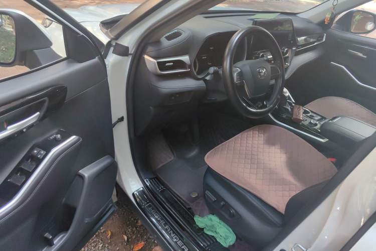 Used Toyota Highlander 2022 380T 4x4 Luxury Edition 7 Seats Interior 3