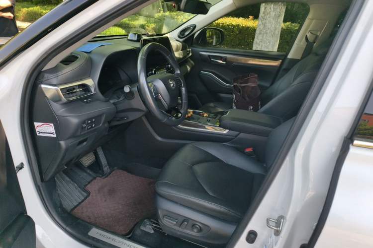 Used Toyota Highlander 2022 Dual-Engine 2.5L Four-Wheel Drive Supreme Edition 7-Seater Interior 3