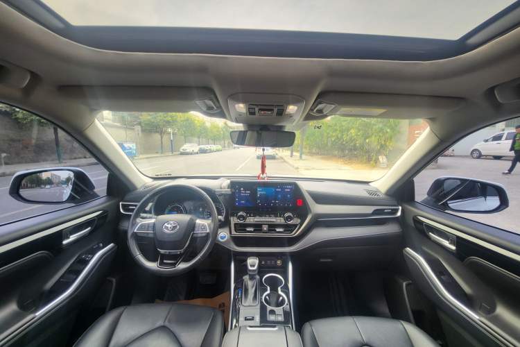 Used Toyota Highlander 2022 Dual-Engine 2.5L Four-Wheel Drive Prestige Version 7 Seats Interior 4
