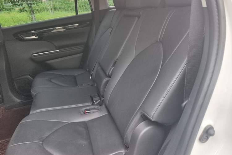 Used Toyota Highlander 2022 380T 4x4 Luxury Edition 7 Seats Interior 4