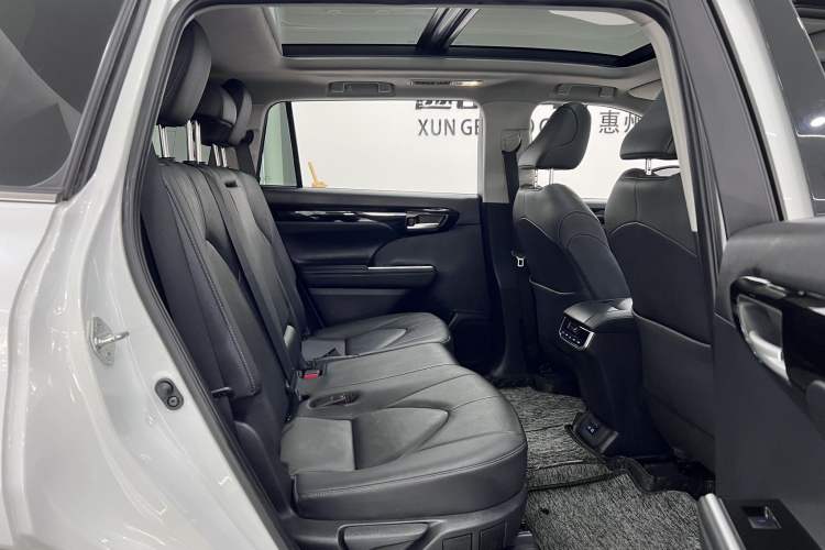 Used Toyota Highlander 2022 Dual-Engine 2.5L Four-Wheel Drive Prestige Version 7 Seats Interior 5