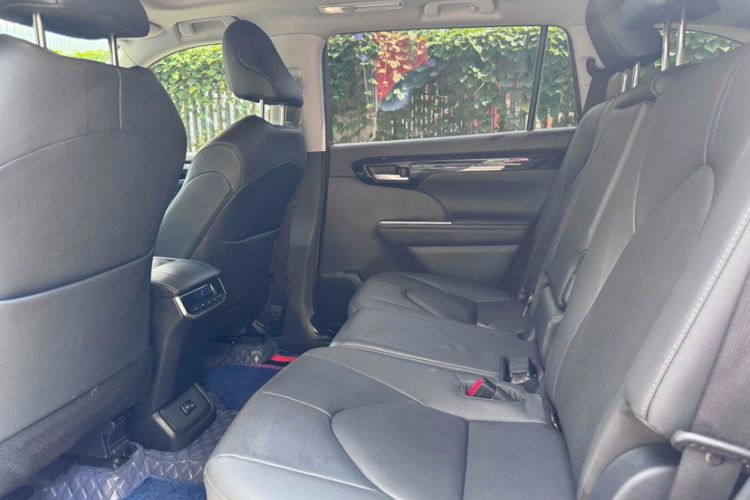 Used Toyota Highlander 2022 Dual-Engine 2.5L Four-Wheel Drive Prestige Version 7 Seats Interior 5