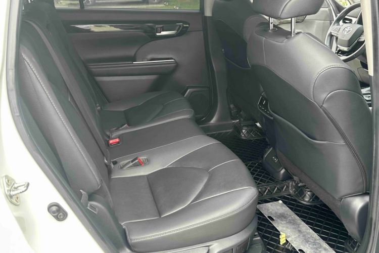Used Toyota Highlander 2022 Dual-Engine 2.5L Four-Wheel Drive Prestige Version 7 Seats Interior 8