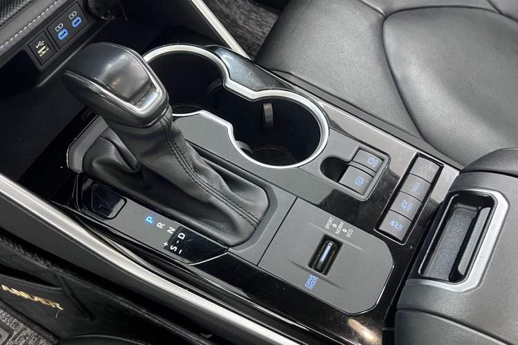 Used Toyota Highlander 2022 Dual-Engine 2.5L Four-Wheel Drive Prestige Version 7 Seats Interior 9