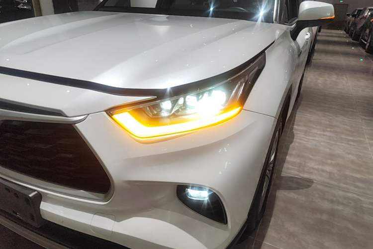 Used Toyota Highlander 2022 Dual-Engine 2.5L Four-Wheel Drive Prestige Version 7 Seats Left Front Headlight