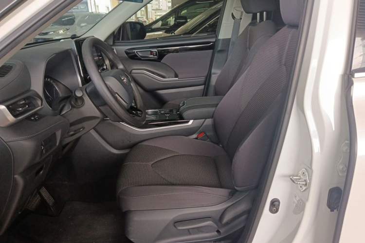 Used Toyota Highlander 2022 Dual-Engine 2.5L Two-Wheel Drive Elite Edition 5 Seats Left Front Seat