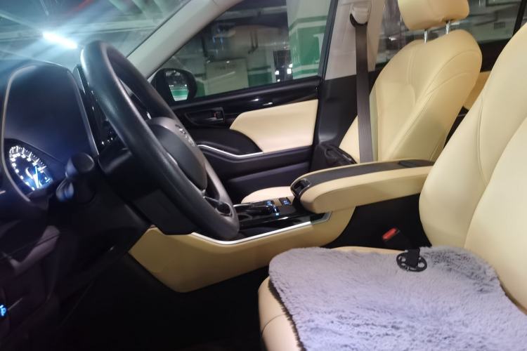 Used Toyota Highlander 2022 Dual-Engine 2.5L Two-Wheel Drive Elite Edition 5 Seats Left Front Seat