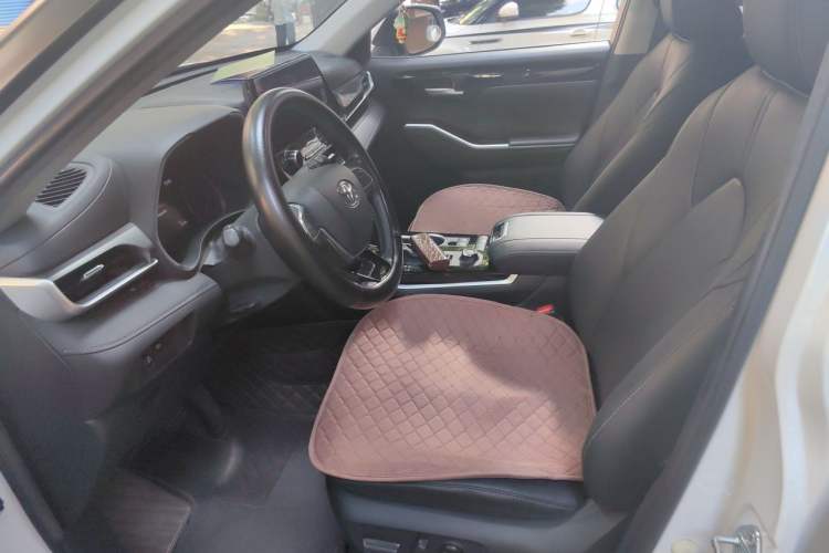Used Toyota Highlander 2022 380T 4x4 Luxury Edition 7 Seats Left Front Seat