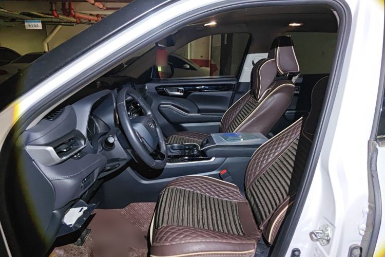 Used Toyota Highlander 2022 380T 4x4 Luxury Edition 7 Seats Left Front Seat