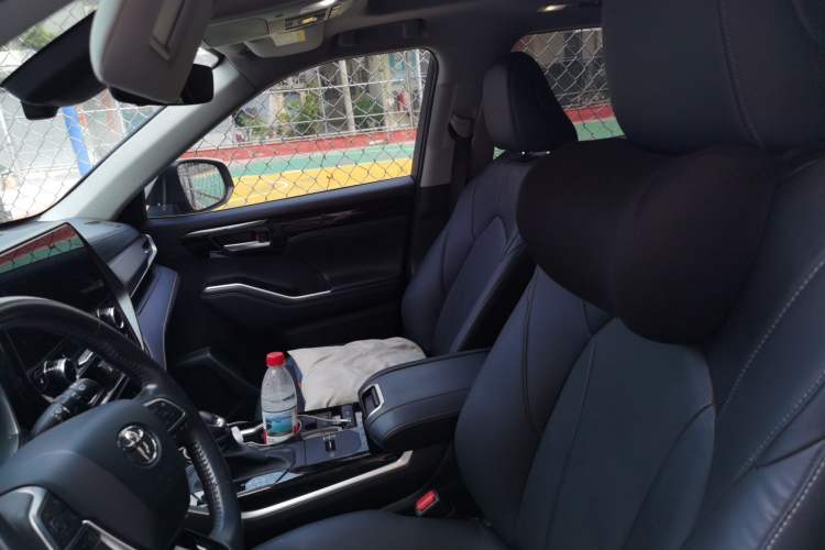 Used Toyota Highlander 2022 Dual-Engine 2.5L Four-Wheel Drive Supreme Edition 7-Seater Left Front Seat