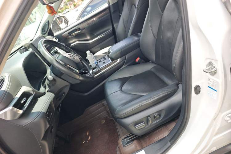 Used Toyota Highlander 2022 Dual-Engine 2.5L Four-Wheel Drive Supreme Edition 7-Seater Left Front Seat