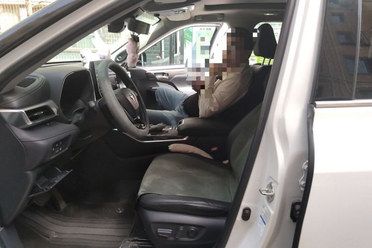 Used Toyota Highlander 2022 Dual-Engine 2.5L Four-Wheel Drive Supreme Edition 7-Seater Left Front Seat