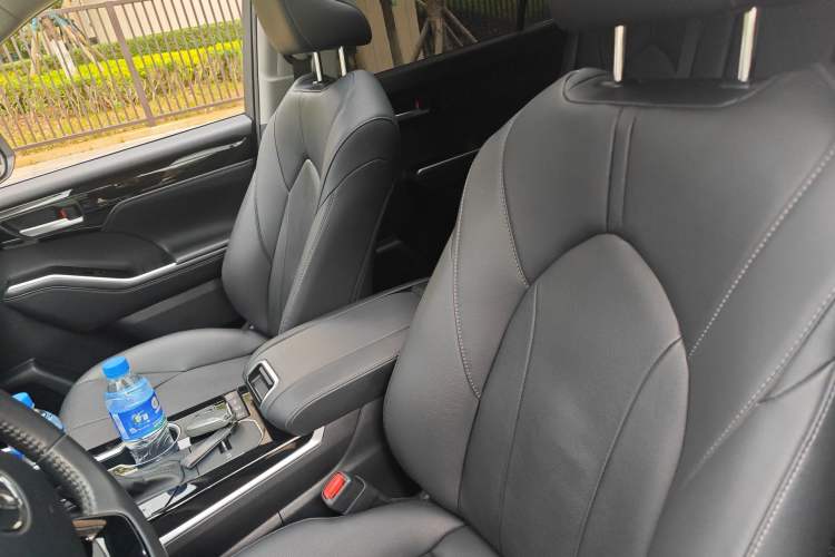 Used Toyota Highlander 2022 Dual-Engine 2.5L Four-Wheel Drive Prestige Version 7 Seats Left Front Seat