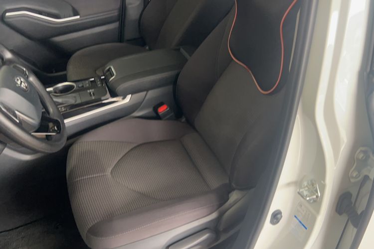 Used Toyota Highlander 2022 Dual-Engine 2.5L 4x4 Elite Edition 7-Seater Left Front Seat