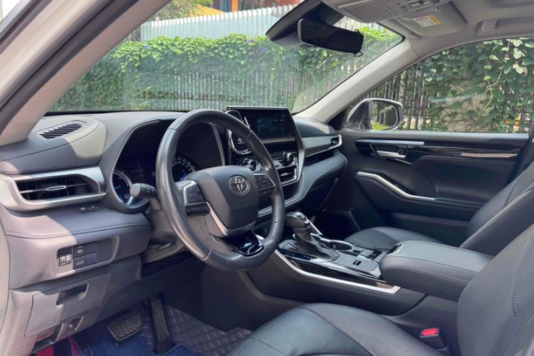 Used Toyota Highlander 2022 Dual-Engine 2.5L Four-Wheel Drive Prestige Version 7 Seats Left Front Seat