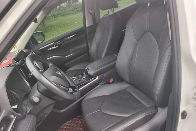 Used Toyota Highlander 2022 380T 4x4 Luxury Edition 7 Seats Left Front Seat