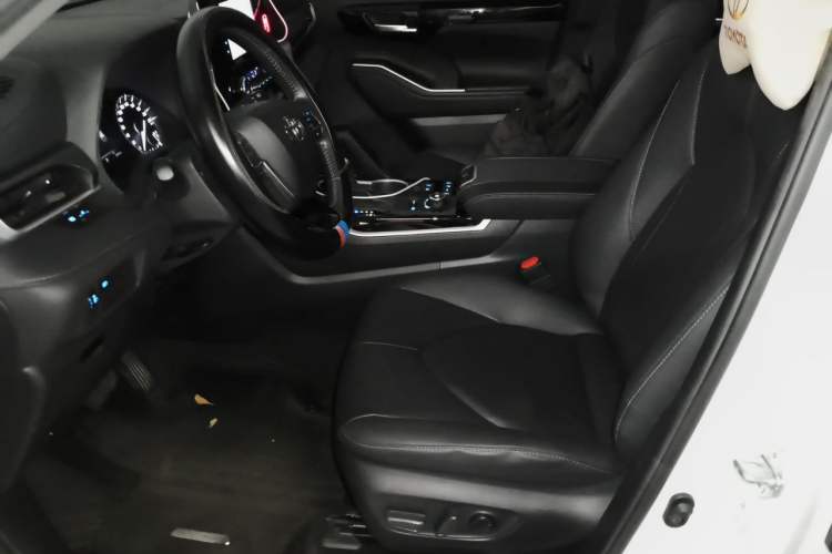 Used Toyota Highlander 2022 380T 4x4 Luxury Edition 7 Seats Left Front Seat